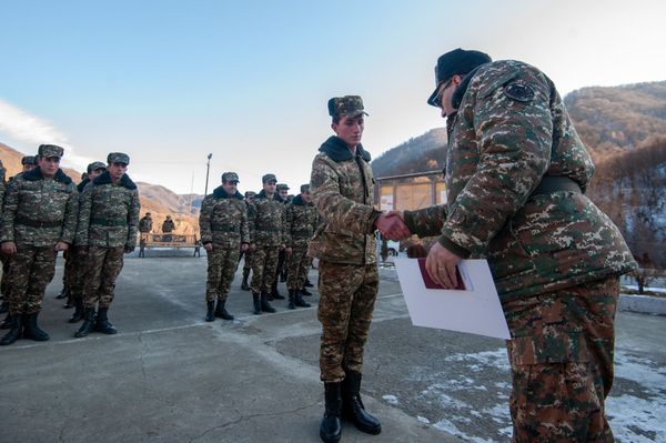 «Եթե չհիշես մեզ, գլուխդ կջարդեմ». 1 օր զորամասում` զորացրվող զինվորների հետ. լուսանկարներ - Sputnik Արմենիա