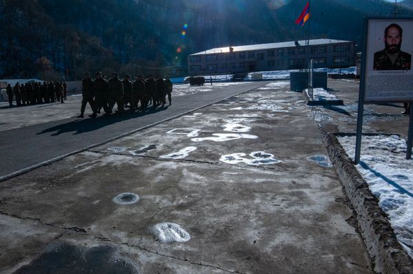 «Եթե չհիշես մեզ, գլուխդ կջարդեմ». 1 օր զորամասում` զորացրվող զինվորների հետ. լուսանկարներ - Sputnik Արմենիա