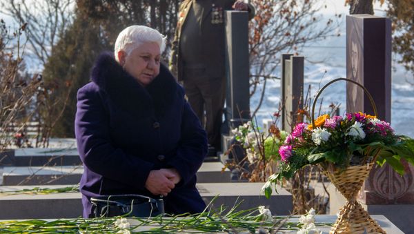 Военный пантеон Ераблур в День армянской армии (28 января 2020). Еревaн - Sputnik Армения