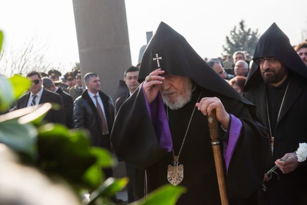 Католикос Гарегин II в военном пантеоне Ераблур по случаю Дня армии (28.01.2020). Еревaн - Sputnik Армения