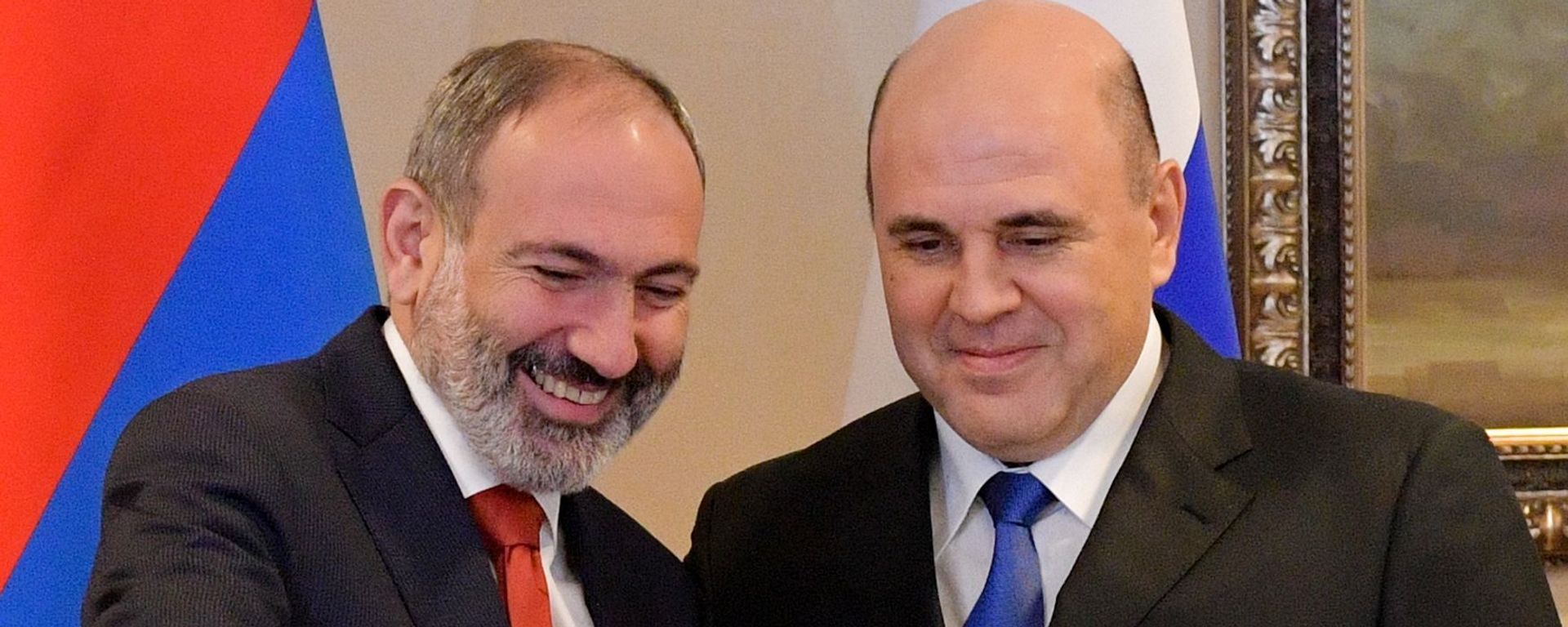 Председатель правительства РФ Михаил Мишустин и премьер-министр Армении Никол Пашинян (слева) во время встречи. - Sputnik Армения, 1920, 31.01.2020