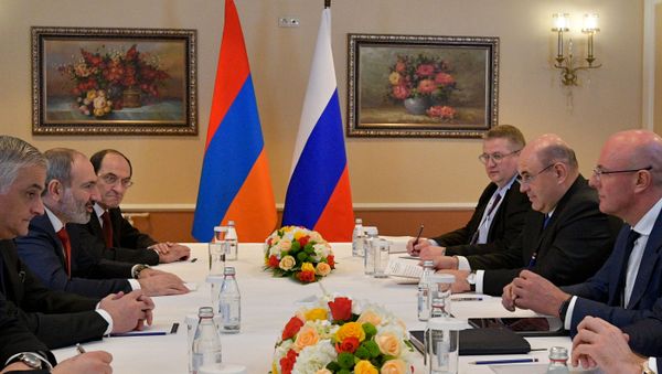 Встреча премьер-министров Армении и России Никола Пашиняна и Михаила Мишустина (31 января 2020). Алматы - Sputnik Արմենիա