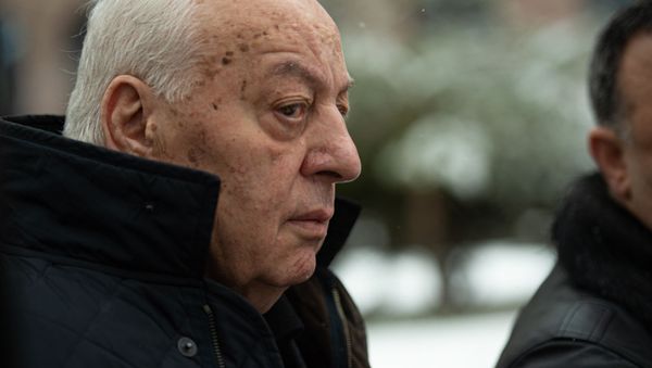 Размик Абраамян возле здания Апелляционного уголовного суда (1 февраля 2020). Еревaн - Sputnik Արմենիա