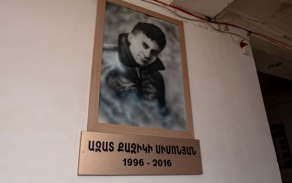 Ազատ Սիմոնյանի դիմանկարը  - Sputnik Արմենիա
