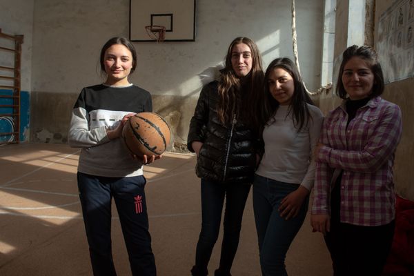 Ցուրտ միջանցքներ, տաք մթնոլորտ. Կոտայքի մարզի դպրոցներում «ուրիշ» ջերմաստիճան է - Sputnik Արմենիա
