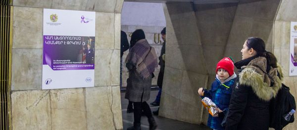 Фотовыставка “Я есть, я действую” в ереванском метро, посвященная всемирному дню борьбы против рака (4 февраля 2020). Еревaн - Sputnik Армения