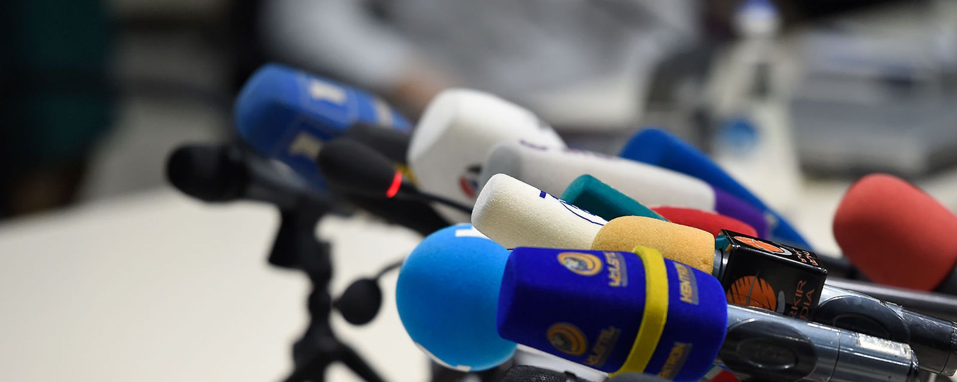Микрофоны армянских СМИ перед началом пресс-конференция министра по чрезвычайным ситуациям Армении (5 февраля 2020). Еревaн Микрофоны армянских СМИ перед началом пресс-конференция министра по чрезвычайным ситуациям Армении (5 февраля 2020). Еревaн - Sputnik Արմենիա, 1920, 14.04.2021
