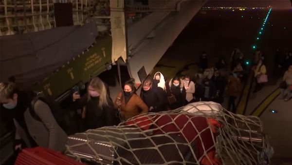 Эвакуированные из Уханя поблагодарили российских военных медиков за спасение - Sputnik Армения