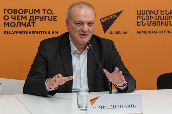 Референдум по Конституции станет для Пашиняна промежуточным тестом - политтехнолог Референдум по Конституции станет для Пашиняна промежуточным тестом - политтехнолог - Sputnik Армения