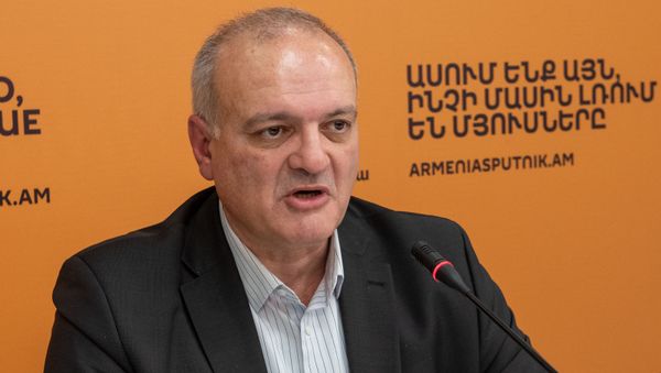 Политтехнолог Виген Акопян на пресс-конференции Какие изменения могут произойти на оппозиционном поле? (7 февраля 2020). Еревaн - Sputnik Արմենիա