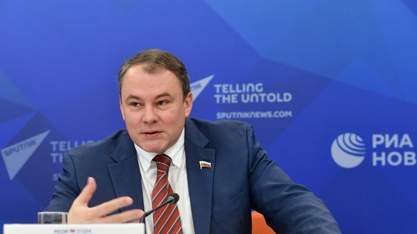 Заместитель председателя Государственной Думы РФ, руководитель делегации РФ в ПАСЕ, вице-спикер ПАСЕ Петр Толстой - Sputnik Армения
