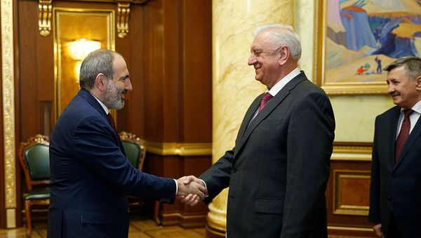 Премьер-министр Пашинян и Михаил Мясникович обсудили вопросы дальнейшего развития сотрудничества в рамках ЕАЭС (7 февраля 2020). Еревaн - Sputnik Армения