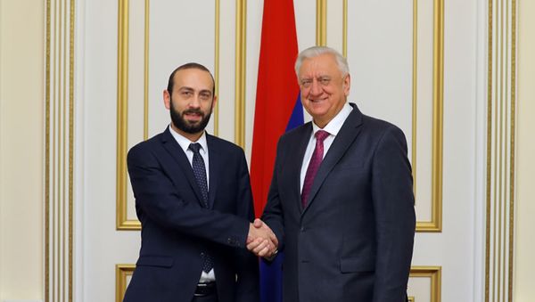 Встреча спикера парламента Армении Арарата Мирзояна с председателем ЕЭК Михаилом Мясниковичем (7 февраля 2020). Еревaн - Sputnik Армения