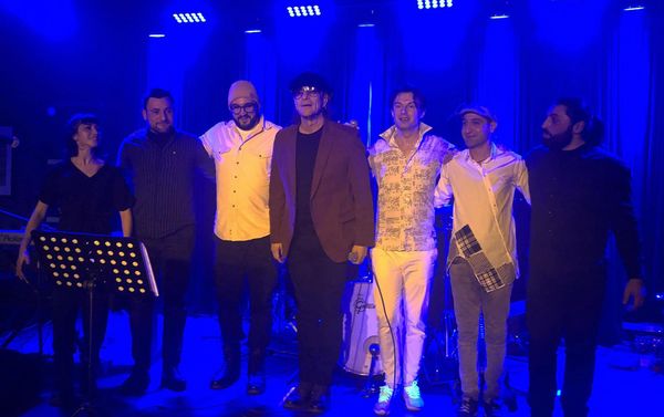 Сергей и Николай Арутюновы и Hayat band представили песню Ha, Take a Step в Hayat Music Hall (7 февраля 2020). Гюмри Сергей и Николай Арутюновы и Hayat band представили песню Ha, Take a Step в Hayat Music Hall (7 февраля 2020). Гюмри - Sputnik Армения