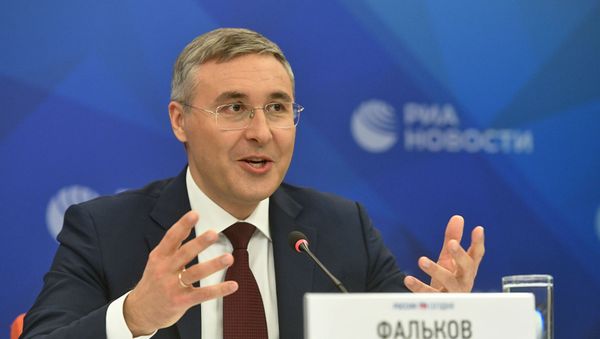 Министр науки и высшего образования России Валерий Фальков во время видеoмоста Москвa-Еревaн-Бишкeк (10 февраля 2020). Москвa - Sputnik Армения