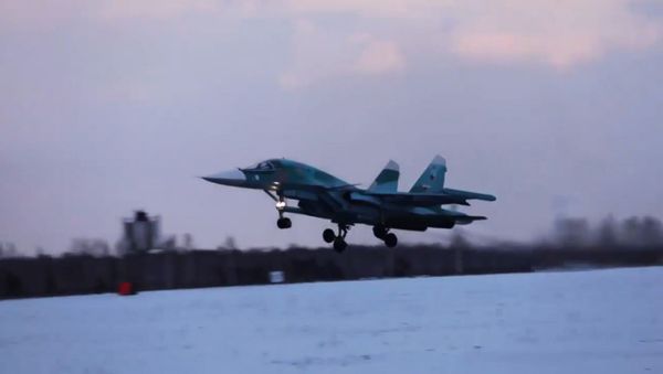 Адский утенок: Cу-34 провели маневры в небе над Уралом - Sputnik Армения