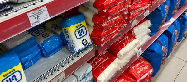  Продукты на прилавках супермаркета - Sputnik Армения