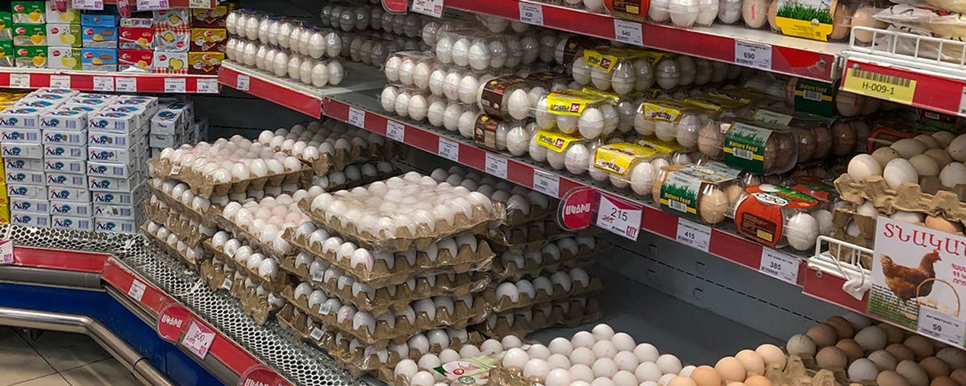 Продукты на прилавках супермаркета - Sputnik Армения, 1920, 02.04.2021