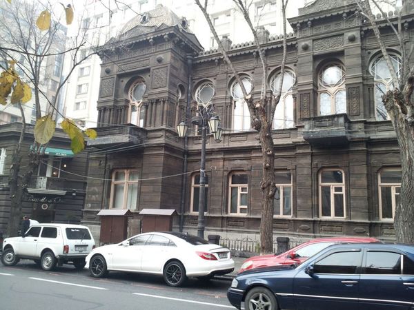 Невероятное сходство, или В чем загадка каменных двойников в Ереване и Тбилиси - Sputnik Армения