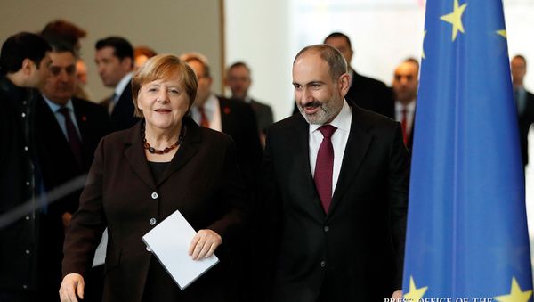 Премьер-министр Армении Никол Пашинян и канцлер Германии Ангела Меркель перед встречей в канцелярии (13 февраля 2020). Берлин - Sputnik Արմենիա