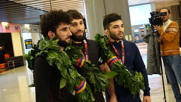 «Զվարթնոց» օդանավակայանում դիմավորում եմ հաղթանակած ըմբշամարտիկներին - Sputnik Արմենիա