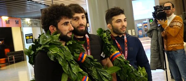 «Զվարթնոց» օդանավակայանում դիմավորում եմ հաղթանակած ըմբշամարտիկներին - Sputnik Արմենիա