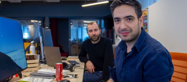 Сооснователи Rockbite Games Геворк Копалян (сзади) и Аветис Захарян - Sputnik Արմենիա
