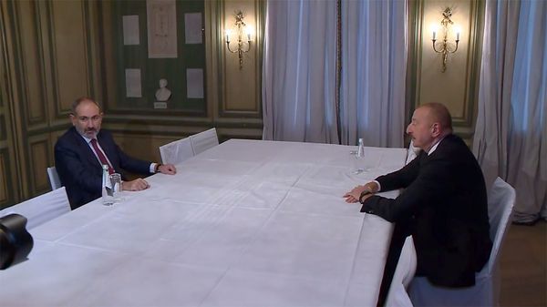 Встреча премьер-министра Армении Никола Пашиняна и президента Азербайджана Ильхама Алиева (15 февраля 2020). Мюнхен - Sputnik Армения