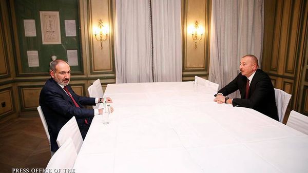 Встреча премьер-министра Армении Никола Пашиняна и президента Азербайджана Ильхама Алиева (15 февраля 2020). Мюнхен - Sputnik Армения
