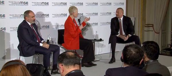 Совместное выступление премьер-министра Армении Никола Пашиняна и президента Азербайджана Ильхама Алиева (15 февраля 2020). Мюнхен Совместное выступление премьер-министра Армении Никола Пашиняна и президента Азербайджана Ильхама Алиева (15 февраля 2020). Мюнхен - Sputnik Армения