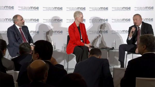 Совместное выступление премьер-министра Армении Никола Пашиняна и президента Азербайджана Ильхама Алиева (15 февраля 2020). Мюнхен - Sputnik Армения