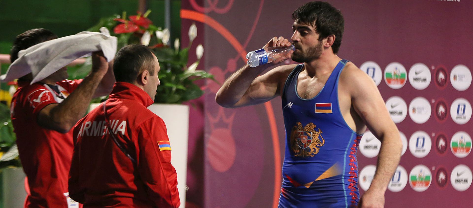 Марзпет Галстян (Армения) во время перерыва полуфинального поединка Чемпионата Европы по вольной борьбе против швейцарского борца Сэмьюэла Шеррера (15 февраля 2020). Рим Марзпет Галстян (Армения) во время перерыва полуфинального поединка Чемпионата Европы по вольной борьбе против швейцарского борца Сэмьюэла Шеррера (15 февраля 2020). Рим - Sputnik Արմենիա, 1920, 19.04.2021