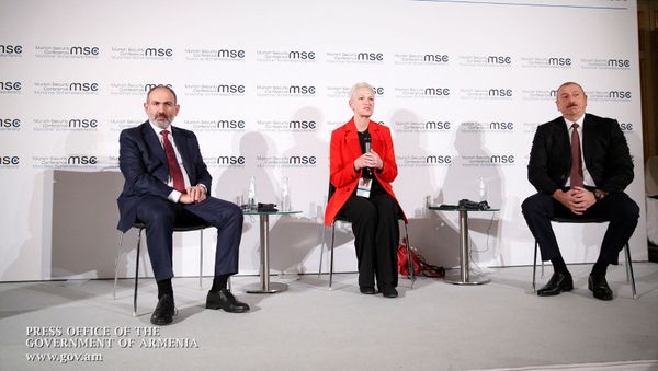 Совместное выступление премьер-министра Армении Никола Пашиняна и президента Азербайджана Ильхама Алиева (15 февраля 2020). Мюнхен - Sputnik Армения