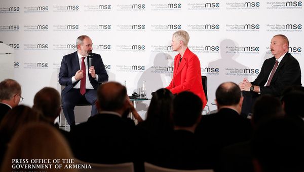 Совместное выступление премьер-министра Армении Никола Пашиняна и президента Азербайджана Ильхама Алиева (15 февраля 2020). Мюнхен - Sputnik Армения