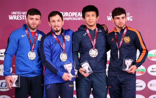 Церемония награждения победителей (61 кг) Чемпионата Европы по вольной борьбе (16 февраля 2020). Рим Церемония награждения победителей (61 кг) Чемпионата Европы по вольной борьбе (16 февраля 2020). Рим - Sputnik Армения