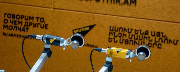 Микрофоны в павильоне радио Sputnik Микрофоны в павильоне радио Sputnik - Sputnik Армения