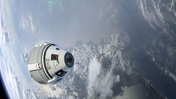 Изображение, полученное от НАСА, показывает концепцию художника звездолета Boeing CST-100 на околоземной орбите (16 сентября 2015) - Sputnik Армения