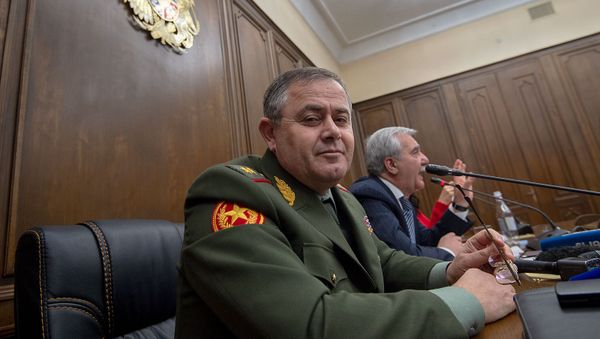 Пресс-конференция начальника генштаба ВС РА Артака Давтяна с депутатами Национального Собрания (18 февраля 2020). Еревaн Пресс-конференция начальника генштаба ВС РА Артака Давтяна с депутатами Национального Собрания (18 февраля 2020). Еревaн - Sputnik Արմենիա