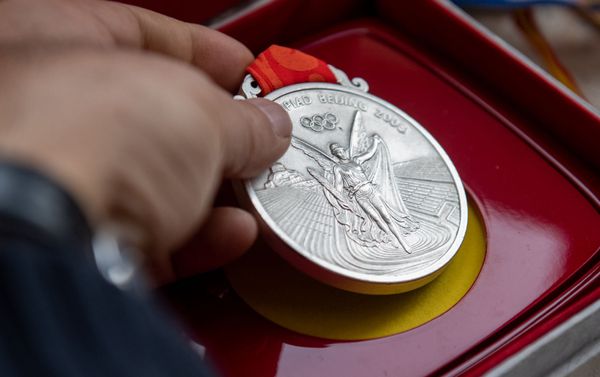 Серебряная медаль Пекинской Олимпиады тяжелоатлета Тиграна Мартиросяна Серебряная медаль Пекинской Олимпиады тяжелоатлета Тиграна Мартиросяна - Sputnik Армения