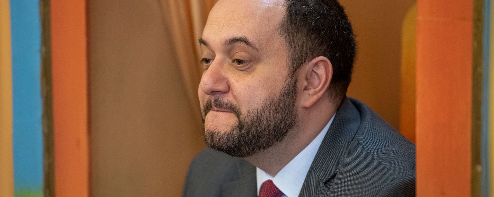 Министр образования, науки, культуры и спорта Араик Арутюнян читает сказку Туманяна Кот и пес в библиотеке имени Хнко Апера (19 февраля 2020). Еревaн - Sputnik Армения, 1920, 01.07.2021