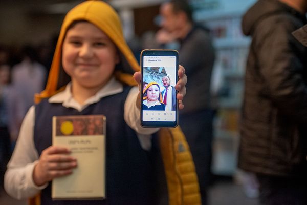 Уже год не успеваю читать - признание Араика Арутюняна на Дне дарения книг - Sputnik Армения