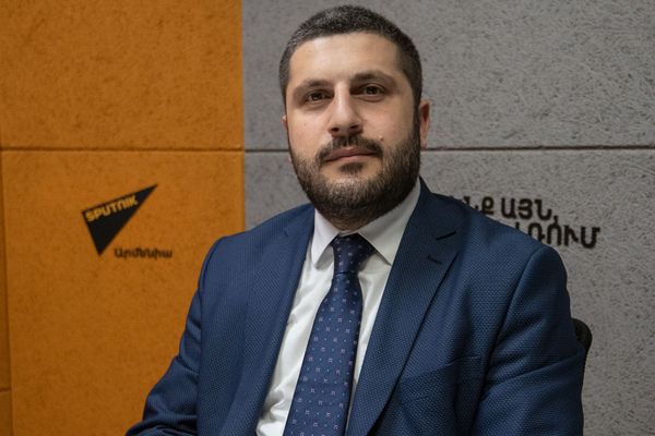 Не просто вопрос пенсии: почему в Армении решили дать льготы учителям армянского из Грузии Не просто вопрос пенсии: почему в Армении решили дать льготы учителям армянского из Грузии - Sputnik Армения