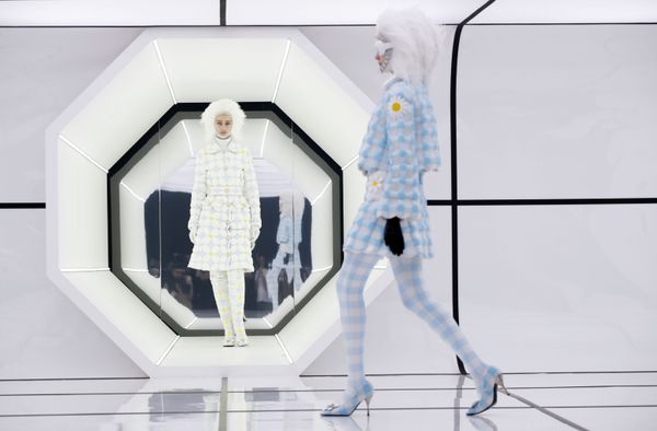 Модели представляют коллекцию Moncler на неделе моды в Милане - Sputnik Армения