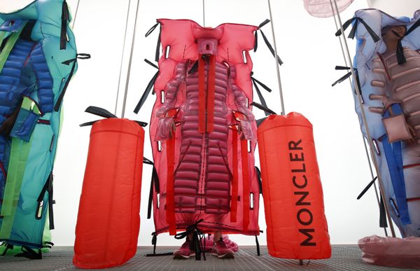 Модели представляют коллекцию Moncler на неделе моды в Милане  - Sputnik Армения