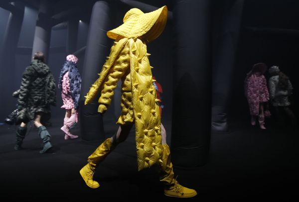 Модели представляют коллекцию Moncler на неделе моды в Милане  - Sputnik Армения