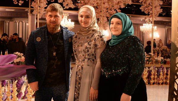 Показ линии одежды главного дизайнера Дома моды Firdaws Айшат Кадыровой в Грозном Показ линии одежды главного дизайнера Дома моды Firdaws Айшат Кадыровой в Грозном - Sputnik Армения