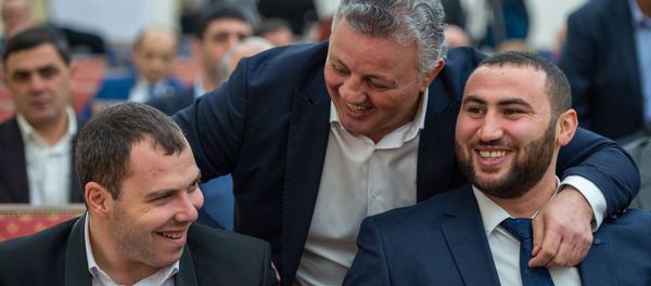Акоп Мкртчян, Вагинак Галстян и Симон Мартиросян перед началом церемонии награждения лучших спортсменов 2019 года (21 февраля 2020). Еревaн - Sputnik Армения