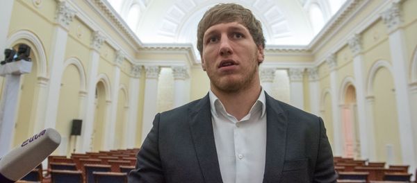 Артур Алексанян отвечает на вопросы журналистов после церемонии награждения лучших спортсменов 2019 года (21 февраля 2020). Еревaн - Sputnik Արմենիա