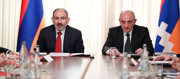 Премьер-министр Армении Никол Пашинян и президент Карабаха Бако Саакян на заседании совета безопасности Армении и Карабаха (22 февраля 2020). Степанакерт - Sputnik Армения