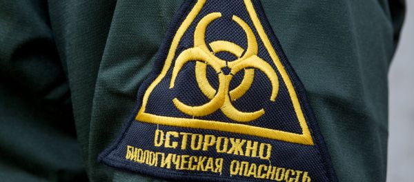 Нашивка Осторожно биологическая опасность на форме сотрудника инфекционной больницы - Sputnik Армения